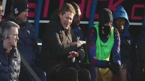 “亚残运泳界：飞跃启程，浪头竞发，央视体育追踪报道”